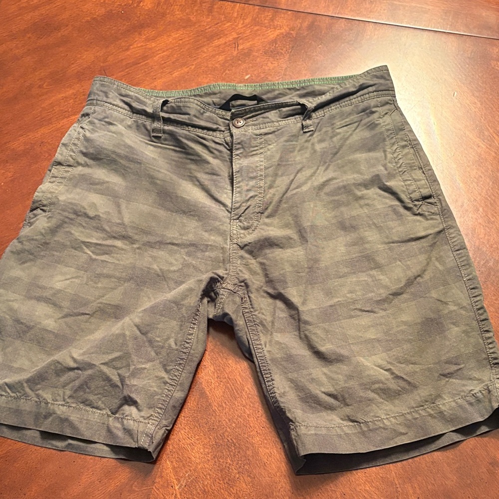 The North Face Men's Flat-Front Shorts - dark green